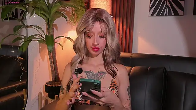 Snapshot of Georgina_caruso chatting on June 2026 03:58:02 AM Georgina caruso online show from June 2026 03:58:02 AM