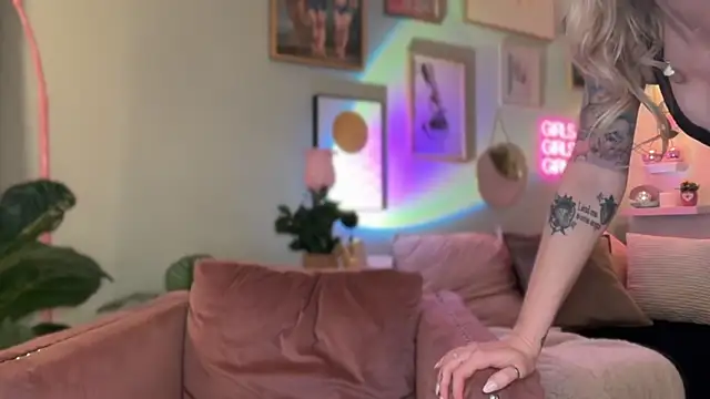 Officiallyonlytams online show from February 2026 12:22:01 AM