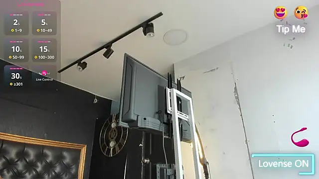DalayMoore online show from September 2025 07:54:02 PM