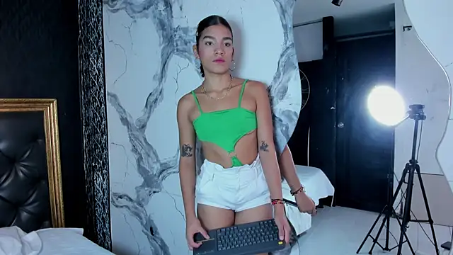 DalayMoore online show from October 2025 04:52:02 PM