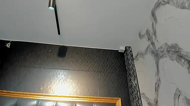 DalayMoore online show from November 2025 08:03:01 PM