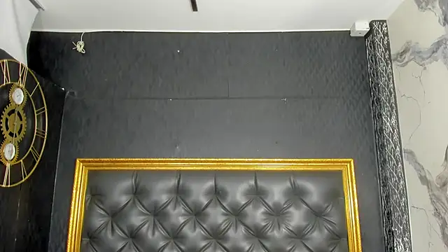 DalayMoore online show from November 2025 07:28:02 PM