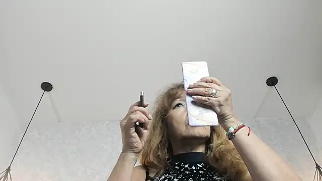 Dayana  Ospina online show from September 2025 06:25:02 PM