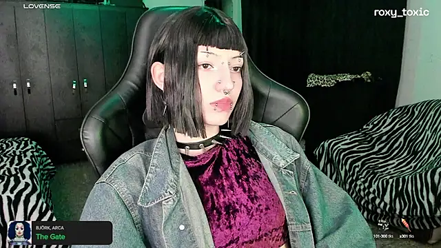 roxy toxic online show from October 2025 01:28:02 AM