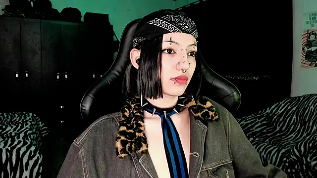 roxy toxic online show from December 2025 02:04:02 AM