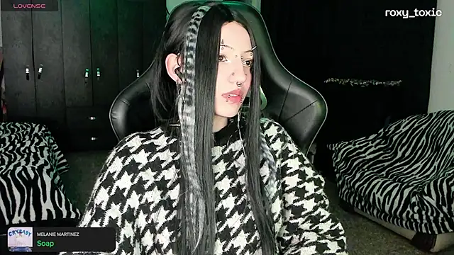 roxy toxic online show from September 2025 03:00:02 AM