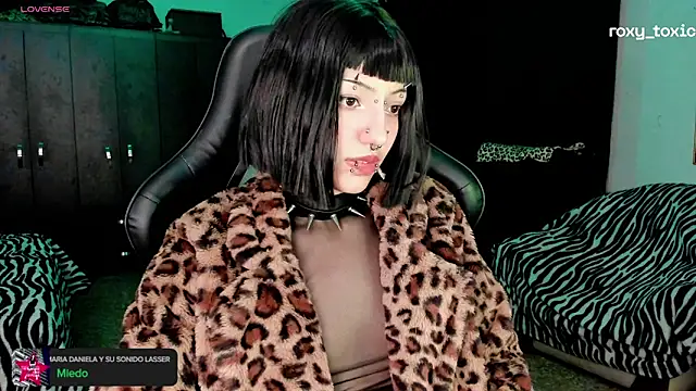roxy toxic online show from October 2025 01:27:02 AM