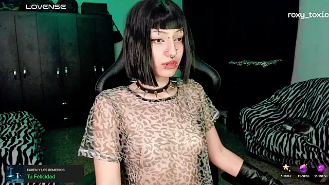 roxy toxic online show from November 2025 01:31:01 AM