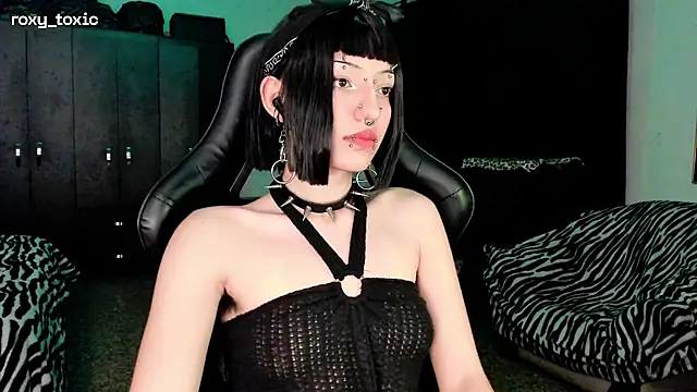 roxy toxic online show from November 2025 12:37:01 AM