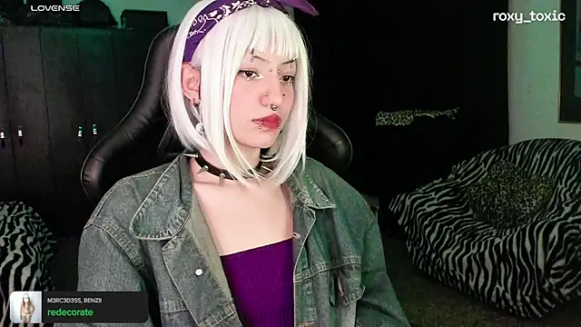 roxy toxic online show from October 2025 01:40:02 AM