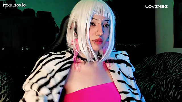 roxy toxic online show from November 2025 02:16:01 AM