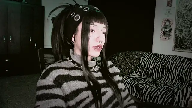 roxy toxic online show from April 2026 01:01:02 AM