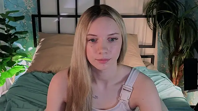 Snapshot of katt__y chatting on May 2026 05:05:02 AM katt y online show from May 2026 05:05:02 AM