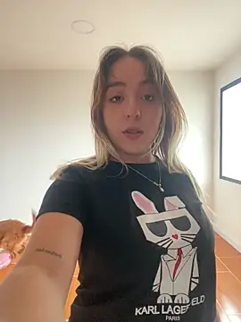 Freydis18 online show from November 2025 08:31:01 PM