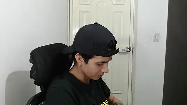 Snapshot of Dha_lia0 chatting on January 2025 04:32:01 AM Dha lia0 online show from January 2025 04:32:01 AM