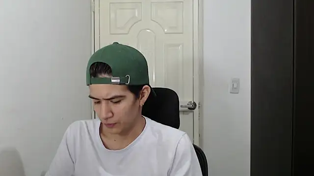 Snapshot of Dha_lia0 chatting on January 2025 09:18:02 PM Dha lia0 online show from January 2025 09:18:02 PM