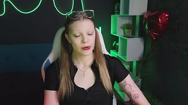 Snapshot of MiaWhisper chatting on March 2025 04:13:01 AM MiaWhisper online show from March 2025 04:13:01 AM