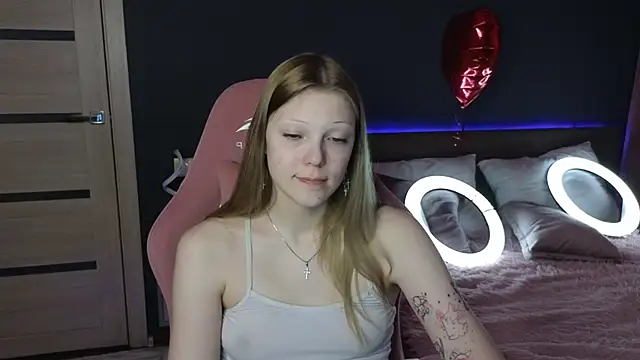 Snapshot of MiaWhisper chatting on February 2025 04:27:02 AM MiaWhisper online show from February 2025 04:27:02 AM