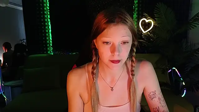 Snapshot of MiaWhisper chatting on February 2025 08:15:02 AM MiaWhisper online show from February 2025 08:15:02 AM