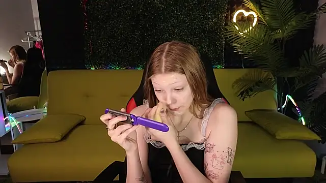 Snapshot of MiaWhisper chatting on February 2025 01:15:02 AM MiaWhisper online show from February 2025 01:15:02 AM