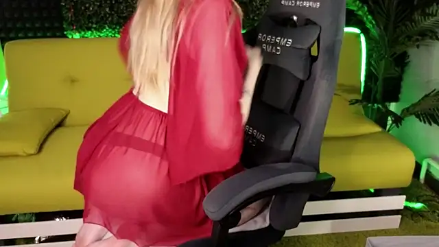 Snapshot of MiaWhisper chatting on March 2025 10:39:02 AM MiaWhisper online show from March 2025 10:39:02 AM