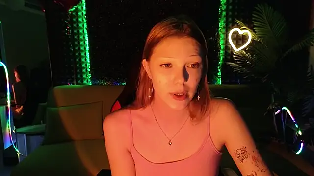 Snapshot of MiaWhisper chatting on February 2025 01:19:02 AM MiaWhisper online show from February 2025 01:19:02 AM