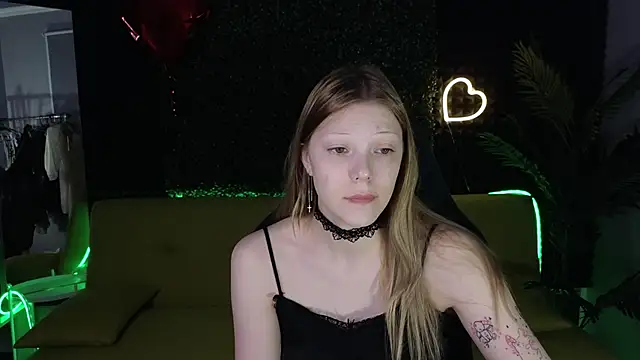 Snapshot of MiaWhisper chatting on March 2025 01:05:02 AM MiaWhisper online show from March 2025 01:05:02 AM