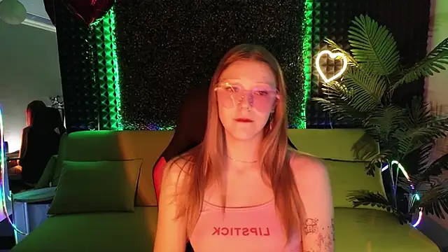 Snapshot of MiaWhisper chatting on February 2025 01:08:01 AM MiaWhisper online show from February 2025 01:08:01 AM