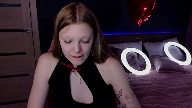 Snapshot of MiaWhisper chatting on February 2025 07:55:02 AM MiaWhisper online show from February 2025 07:55:02 AM