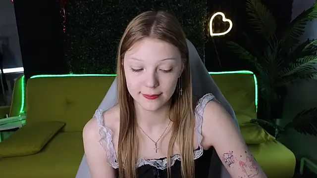 Snapshot of MiaWhisper chatting on March 2025 04:06:02 AM MiaWhisper online show from March 2025 04:06:02 AM