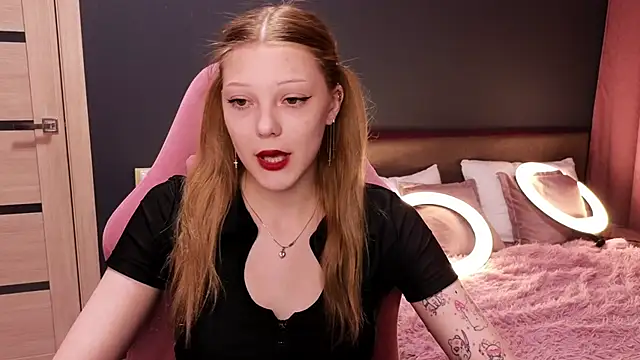 Snapshot of MiaWhisper chatting on February 2025 08:21:02 AM MiaWhisper online show from February 2025 08:21:02 AM