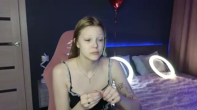 Snapshot of MiaWhisper chatting on March 2025 01:05:01 AM MiaWhisper online show from March 2025 01:05:01 AM