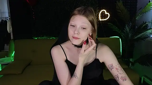 Snapshot of MiaWhisper chatting on March 2025 04:21:02 AM MiaWhisper online show from March 2025 04:21:02 AM