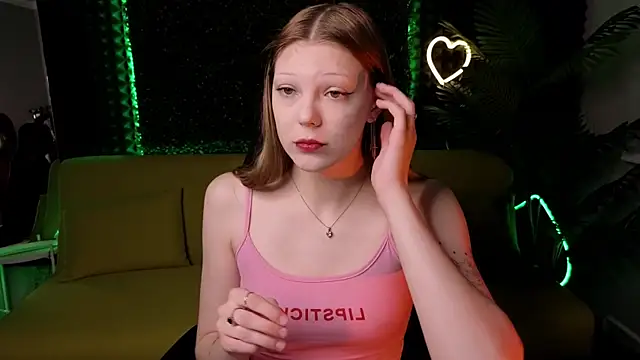 Snapshot of MiaWhisper chatting on February 2025 01:15:01 AM MiaWhisper online show from February 2025 01:15:01 AM