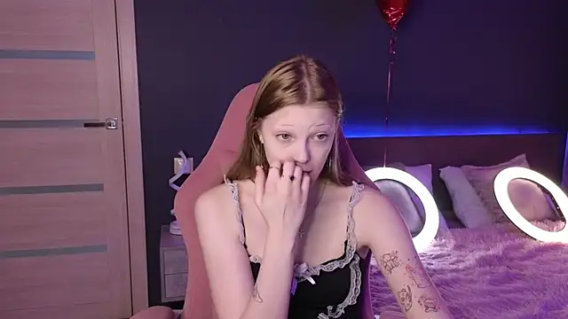 Snapshot of MiaWhisper chatting on March 2025 04:08:02 AM MiaWhisper online show from March 2025 04:08:02 AM