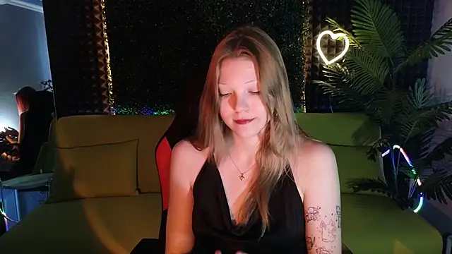 Snapshot of MiaWhisper chatting on February 2025 04:19:02 AM MiaWhisper online show from February 2025 04:19:02 AM