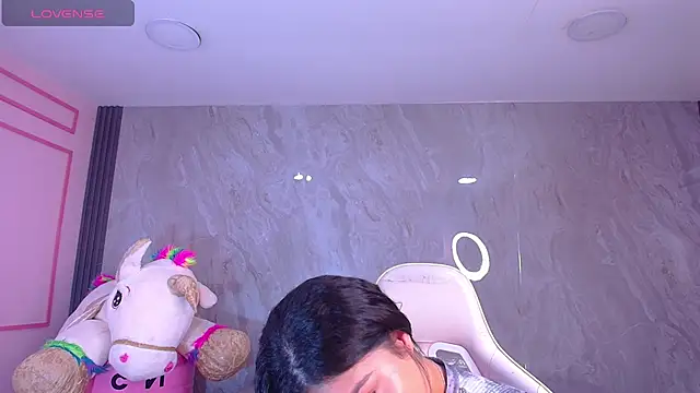 Skye Little v online show from October 2025 03:15:02 AM