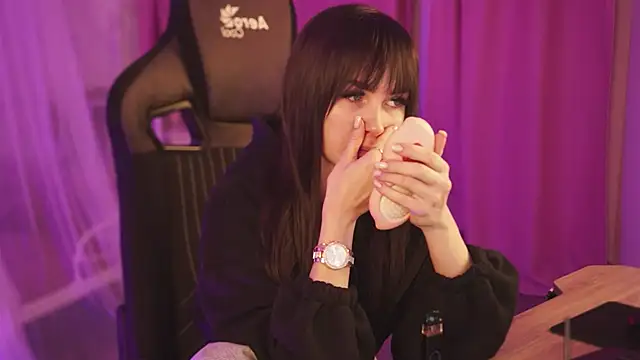 Snapshot of DakotaaJohnnson chatting on March 2025 02:41:01 PM DakotaaJohnnson online show from March 2025 02:41:01 PM