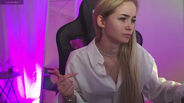 Snapshot of DakotaaJohnnson chatting on October 2025 12:15:02 PM DakotaaJohnnson online show from October 2025 12:15:02 PM