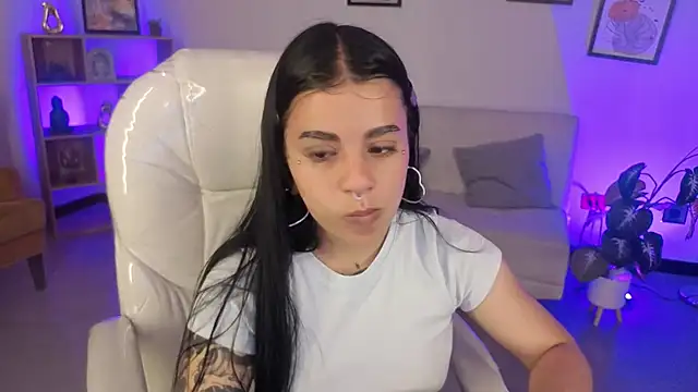 Nicole Foxx  online show from November 2025 07:17:01 PM