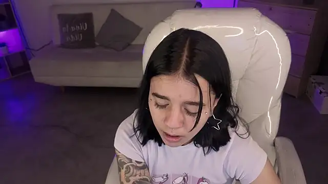 Nicole Foxx  online show from January 2026 07:10:02 PM