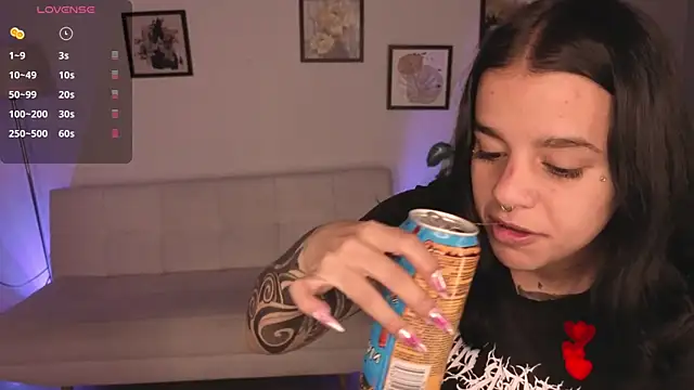 Nicole Foxx  online show from April 2026 05:03:01 PM