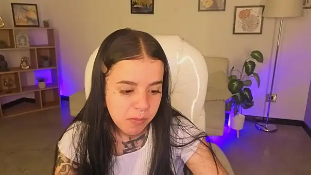 Nicole Foxx  online show from November 2025 07:50:02 PM