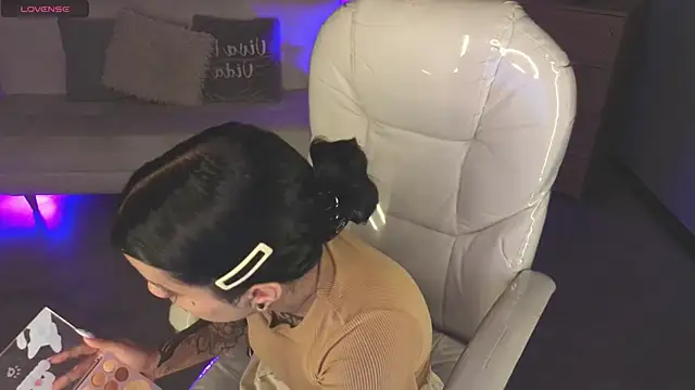 Nicole Foxx  online show from February 2026 08:42:01 PM