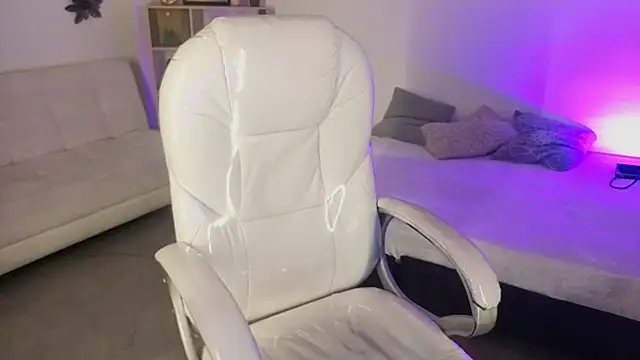 Nicole Foxx  online show from October 2025 08:09:01 PM