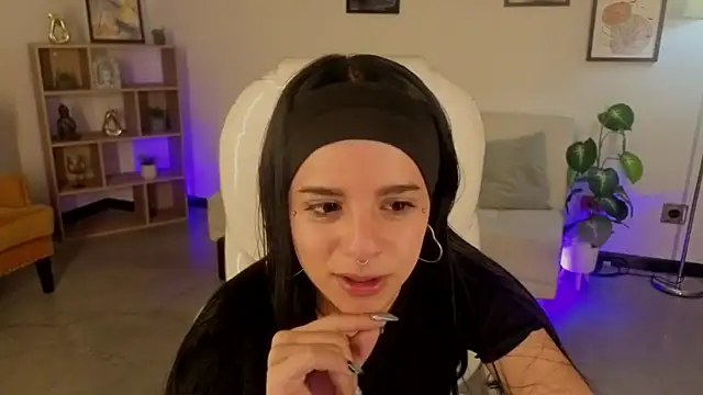 Nicole Foxx  online show from November 2025 07:28:01 PM