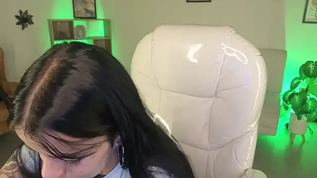 Nicole Foxx  online show from November 2025 08:19:01 PM