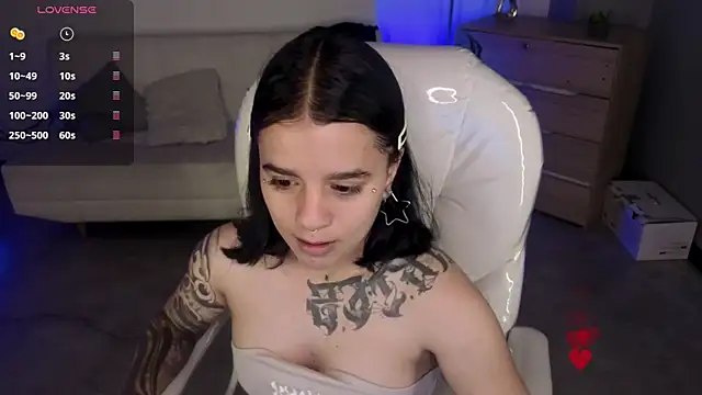 Nicole Foxx  online show from January 2026 06:26:01 PM