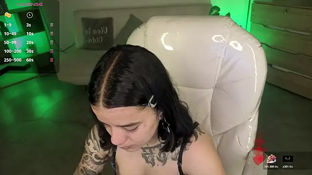 Nicole Foxx  online show from January 2026 06:14:01 PM