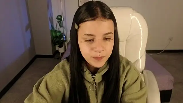 Nicole Foxx  online show from October 2025 07:47:01 PM